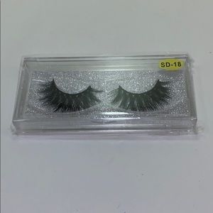 NEW! Mink Eyelashes In Glitter Case!